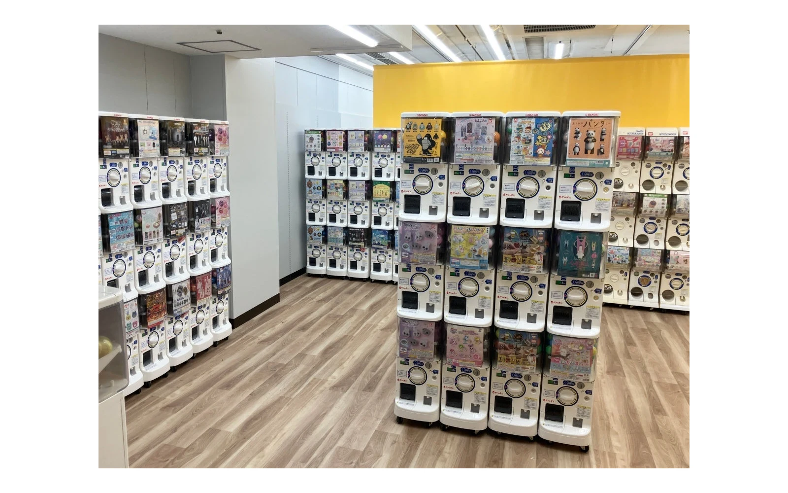 게임 작품 중심 캐릭터 상품을 배치한 ANNEX 매장 공식 사진