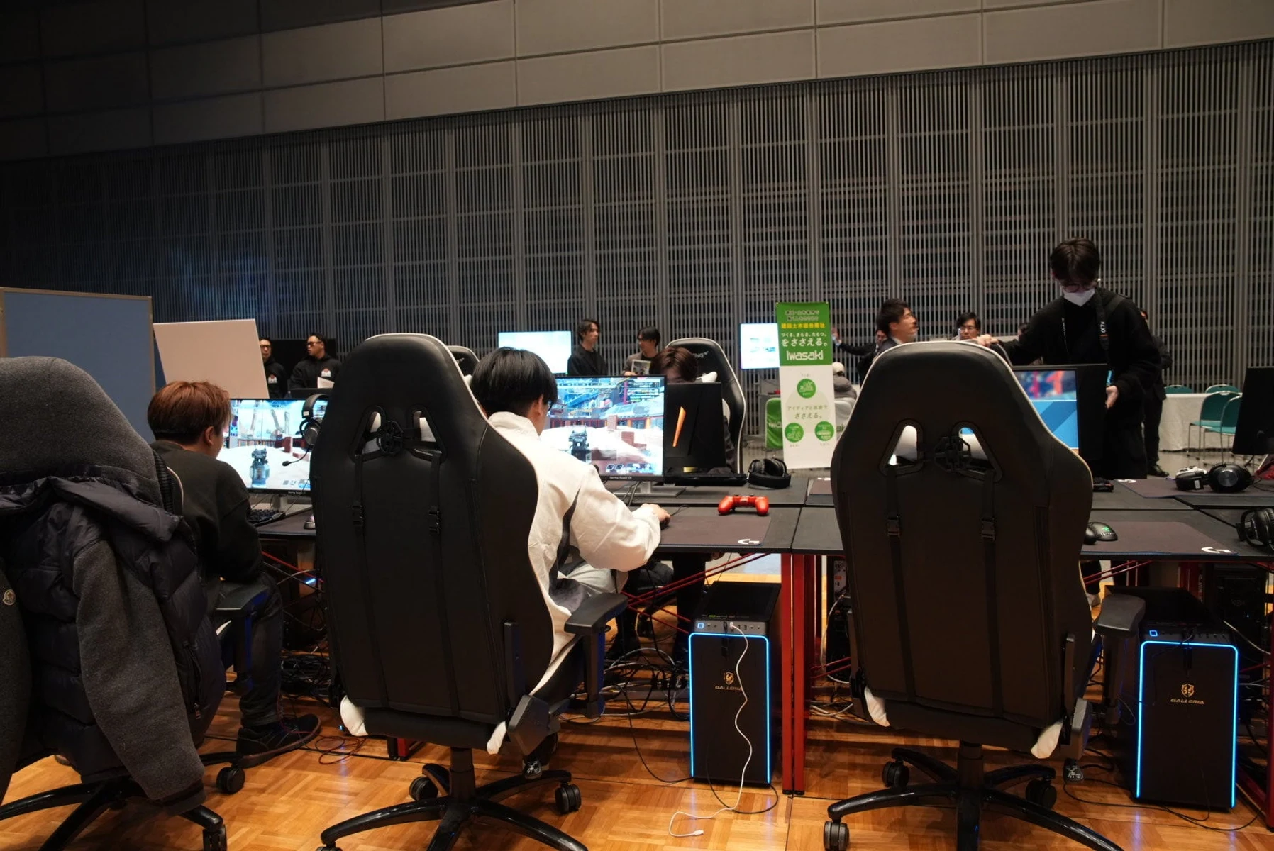 게임 대전과 기업 설명 프로그램이 결합된 현장을 소개하는 공식 이미지